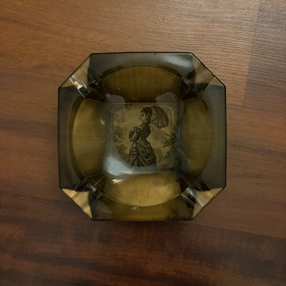 Vintage Amber Brown Octagon Ashtray Glass Insert Lady with Umbrella Design‎